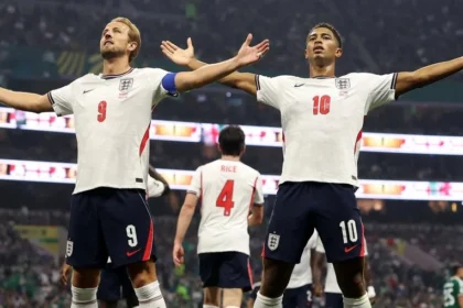 Inglaterra supera cartão vermelho e pressão mexicana em jogo épico