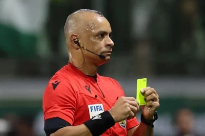 Com eliminação da seleção, árbitros brasileiros ganham força para apitar