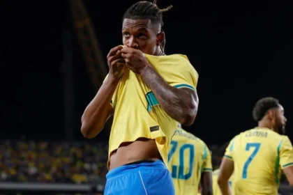Danilo: futuro no botafogo incerto entre assédio de palmeiras e