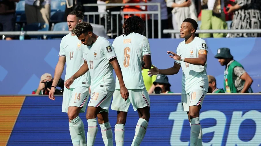 Mbappé lidera frança em vitória sobre marrocos e garante vaga