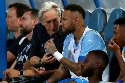 Jorge jesus debocha de neymar com ‘tu finish’ em apresentação