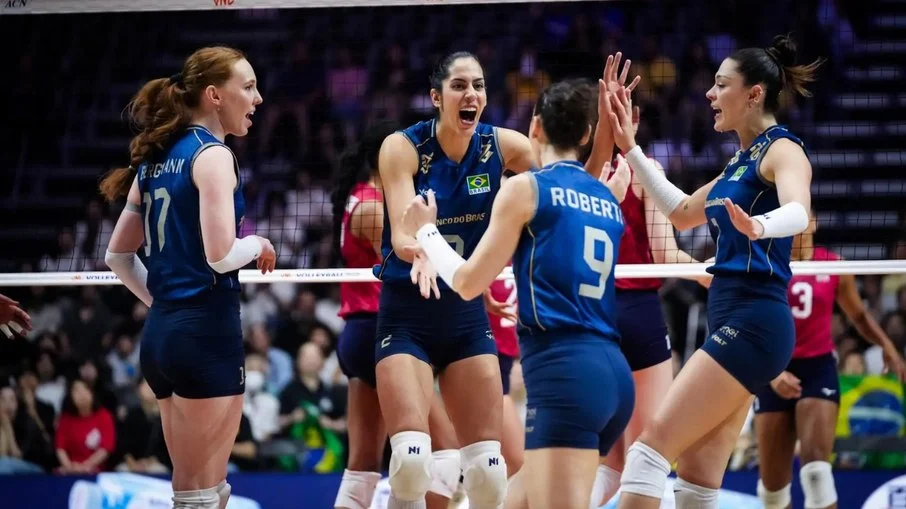 Seleção feminina de vôlei do brasil assegura terceiro lugar na