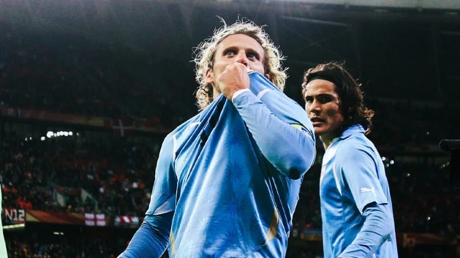 Diego forlán, lenda da copa de 2010, assume o comando