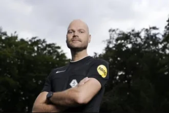Luto no futebol: árbitro holandês rob dieperink, removido da copa