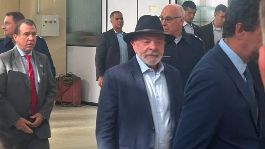 Lula dispara contra jogadores da seleção pós copa: ‘vergonha’ por voo