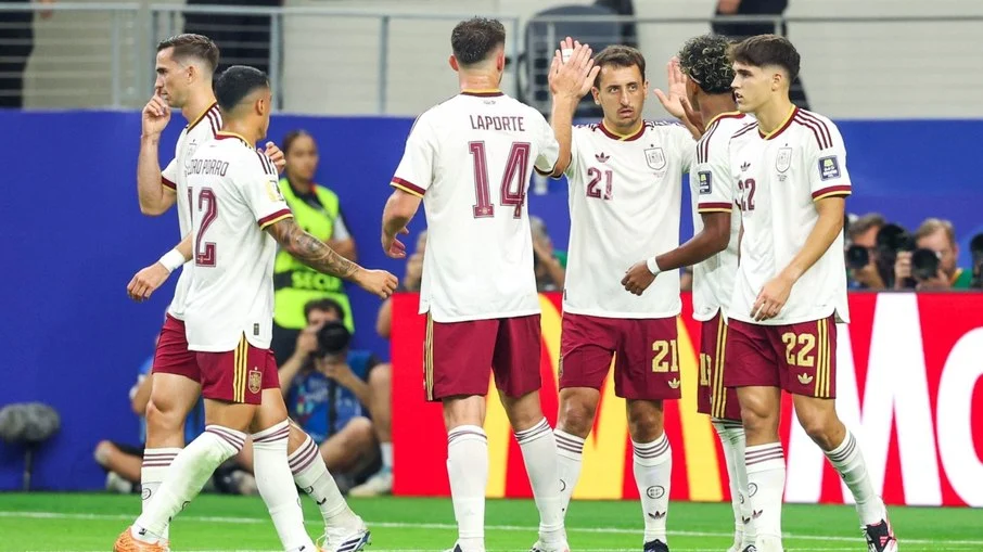 Espanha apaga brilho da frança e garante vaga na final
