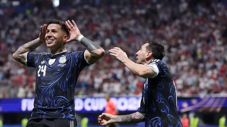 Reino unido pressiona fifa por suspensão de jogadores argentinos da