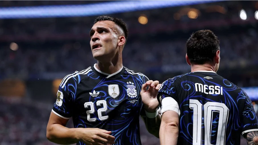 Polêmica pós jogo: fifa abre processo disciplinar contra argentina por faixa