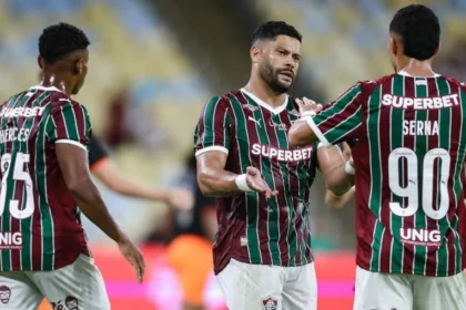 Hulk faz aguardada estreia pelo fluminense contra bragantino no retorno