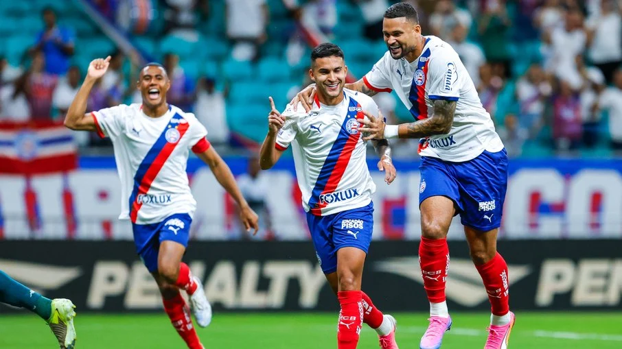 Bahia vence chapecoense por 2 a 0 com facilidade na
