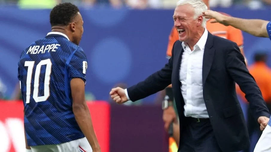 Mbappé se declara a didier deschamps após eliminação da frança