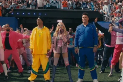 Ronaldinho e ronaldo roubam a cena com madonna em show
