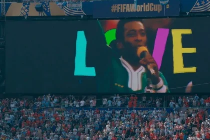 Pelé emociona fãs com mensagem de ‘amor’ em show inédito