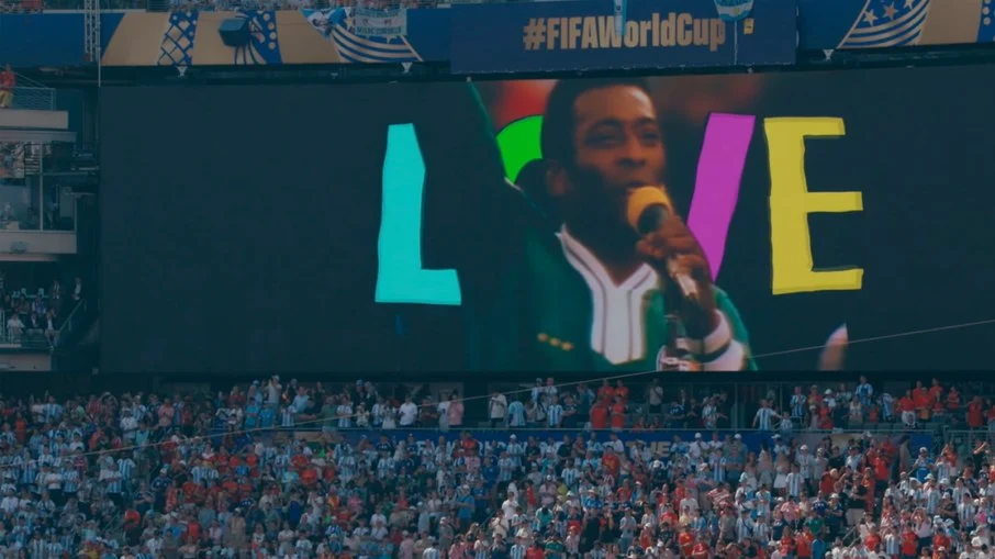 Pelé emociona fãs com mensagem de ‘amor’ em show inédito