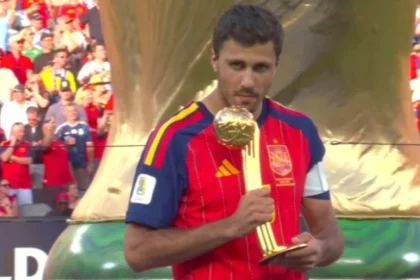 Rodri brilha no bicampeonato da espanha e deixa messi em
