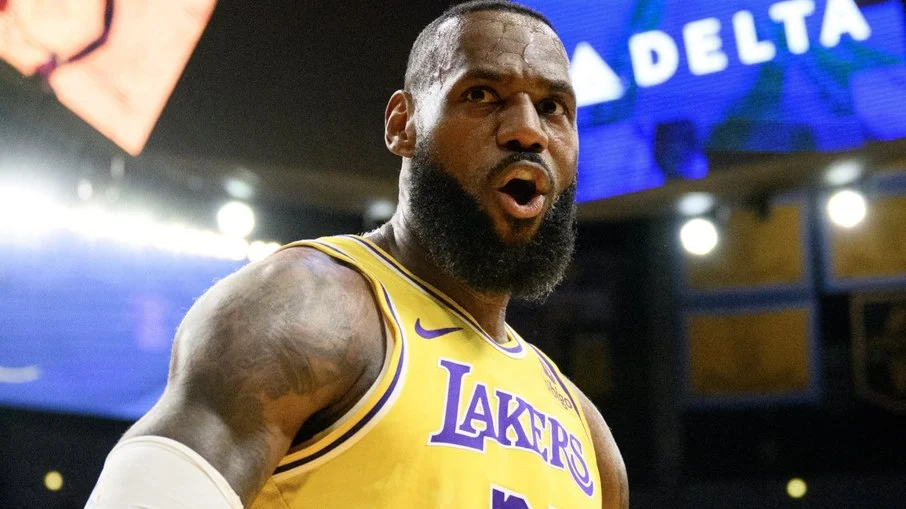 Lebron james surpreende e anuncia acordo com o philadelphia 76ers