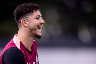 Corinthians reage ao interesse do river plate em garro: clube