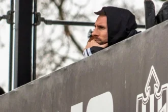 Messi surpreende fãs ao assistir jogo da quarta divisão argentina