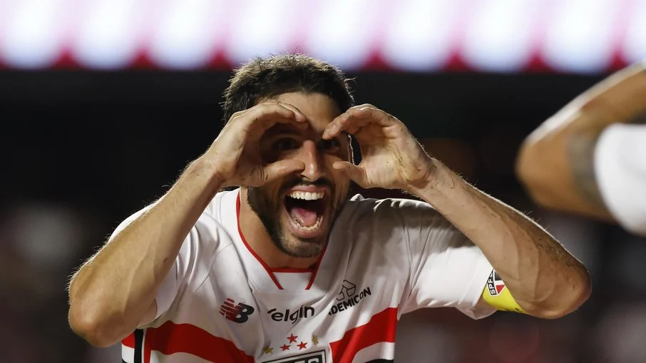 São paulo arranca empate contra flamengo no maracanã e impulsiona