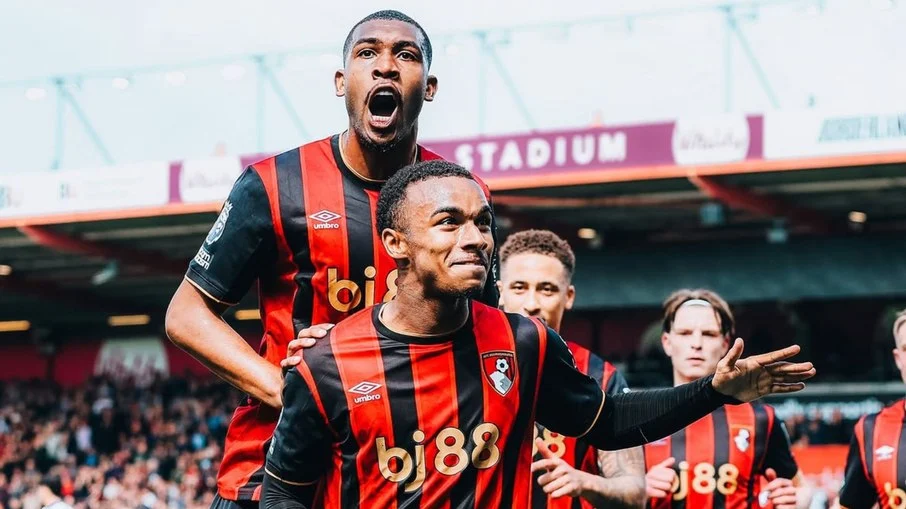 Barcelona mira contratação de eli junior kroupi, companheiro de rayan,