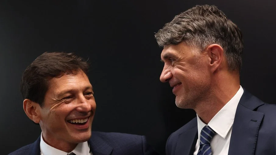 Polêmica com andrea pirlo e contratos russos tira maldini e