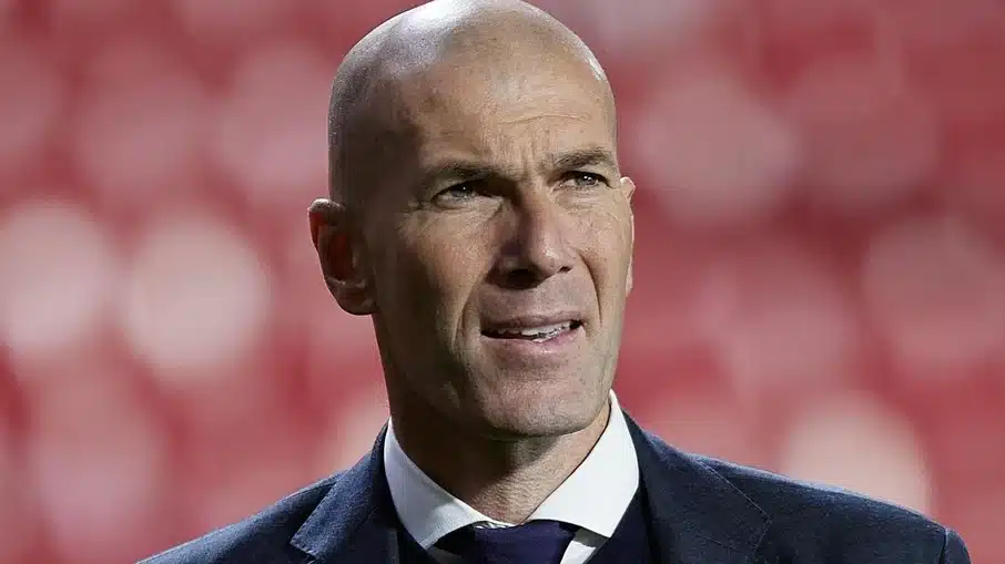 Zinedine zidane é oficializado como novo treinador da seleção francesa