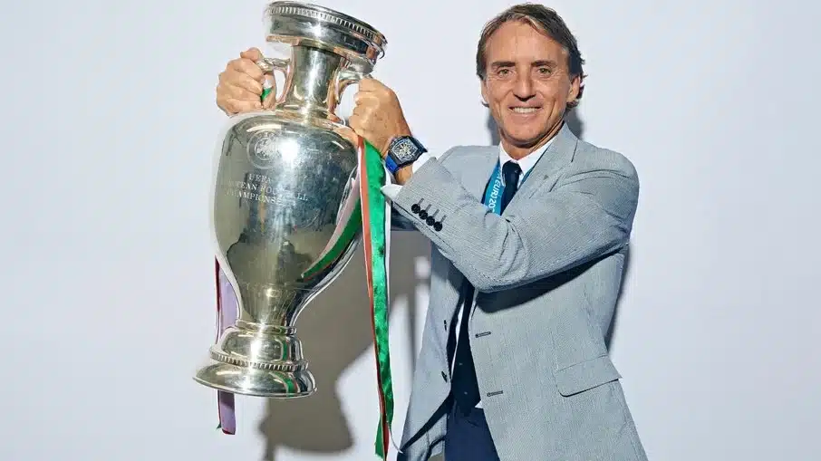 Itália anuncia roberto mancini e claudio ranieri na seleção após