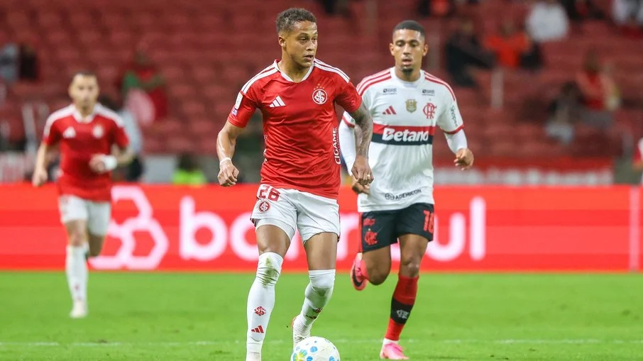 Flamengo tropeça no beira rio contra o internacional e abre caminho