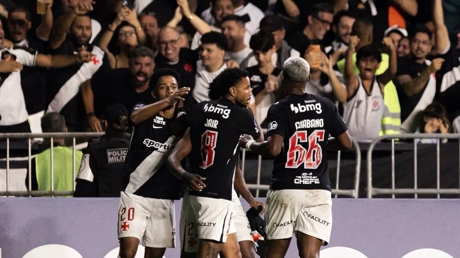 Vasco garante vaga nas oitavas da sul americana com gol heroico