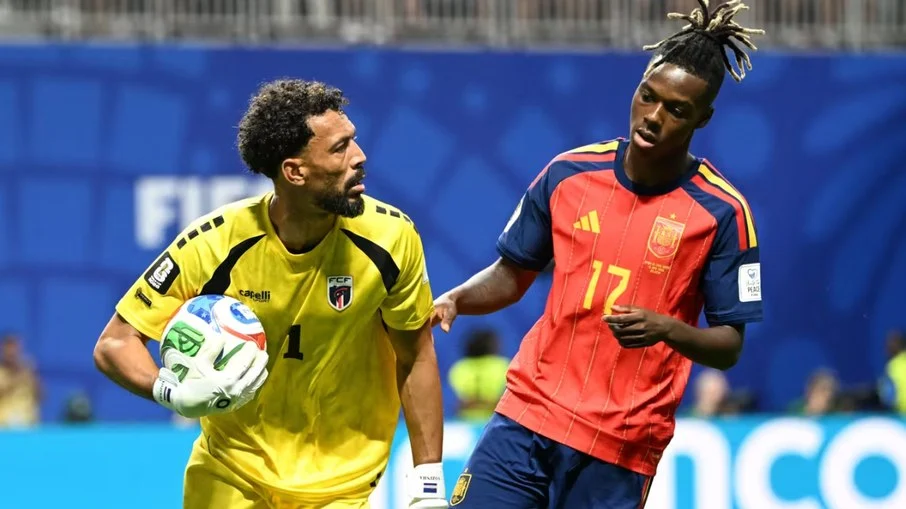 Vozinha freia ida ao colo colo: goleiro de cabo verde tem