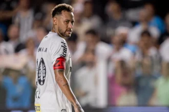 Neymar tem noite discreta em empate do santos com o