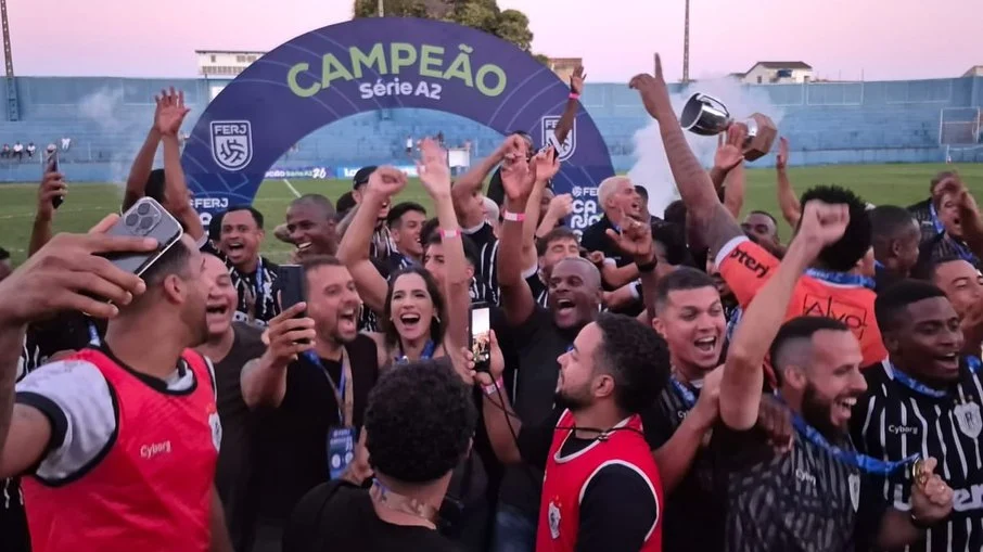 Felipe melo celebra: americano de campos conquista título da série