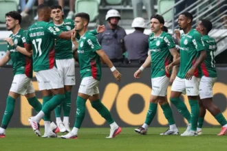 Palmeiras atropela fortaleza por 3 a 0 em casa e