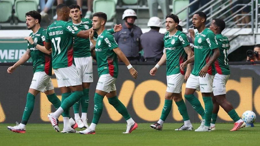 Palmeiras atropela fortaleza por 3 a 0 em casa e
