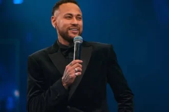 Leilão de neymar: de camisa autografada por pelé a jantar