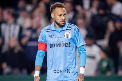 Neymar ignora provocações, brilha com assistência e garante classificação do