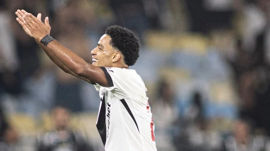Brenner se redime e conquista a torcida do vasco com