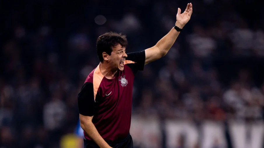 Fernando diniz sob fogo cruzado: torcida do corinthians desabafa após