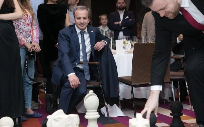 A rússia ainda manda no xadrez mundial? Eleição da fide