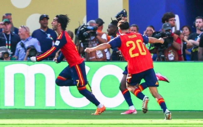Herói da copa de 2026, ferran torres acerta termos pessoais