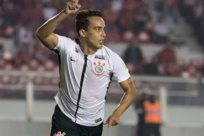 Jadson, ex meio campista ídolo do corinthians e com passagens por são