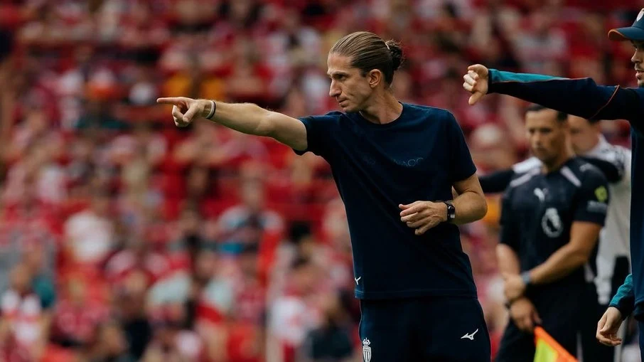 Filipe luís aplica ‘nó tático’ em anfield: monaco reage de
