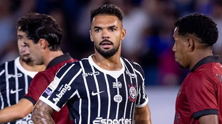 Corinthians bate bragantino por 2 a 0 com falha bizarra