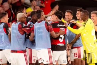 Flamengo vence vitória com golaços de pulgar e bruno henrique