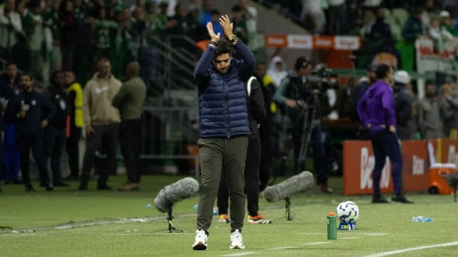 Mancha verde intensifica pressão pela saída de abel ferreira no