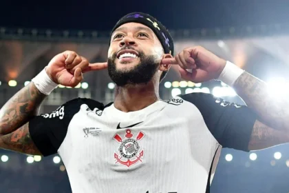 Corinthians oficializa saída de memphis depay e detalha “saúde financeira”