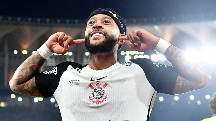 Corinthians oficializa saída de memphis depay e detalha “saúde financeira”