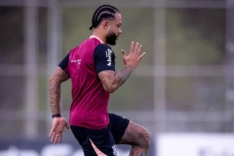 Memphis depay critica corinthians por quebra de acordo, se diz