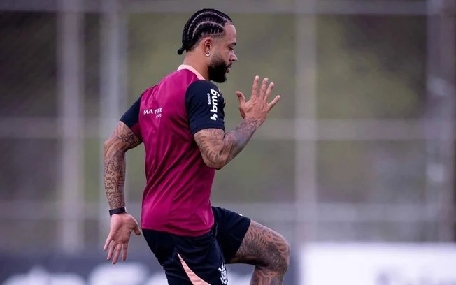 Memphis depay critica corinthians por quebra de acordo, se diz