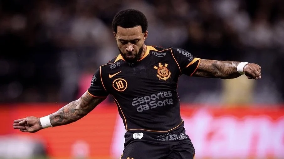 Vexame internacional: corinthians desiste de memphis depay em última hora